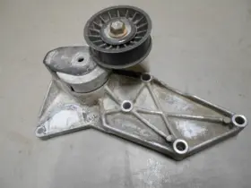 25520076 Buick 1990 90 Riviera 3.8l 3.8 Belt Tensioner Bracket With Pulley /